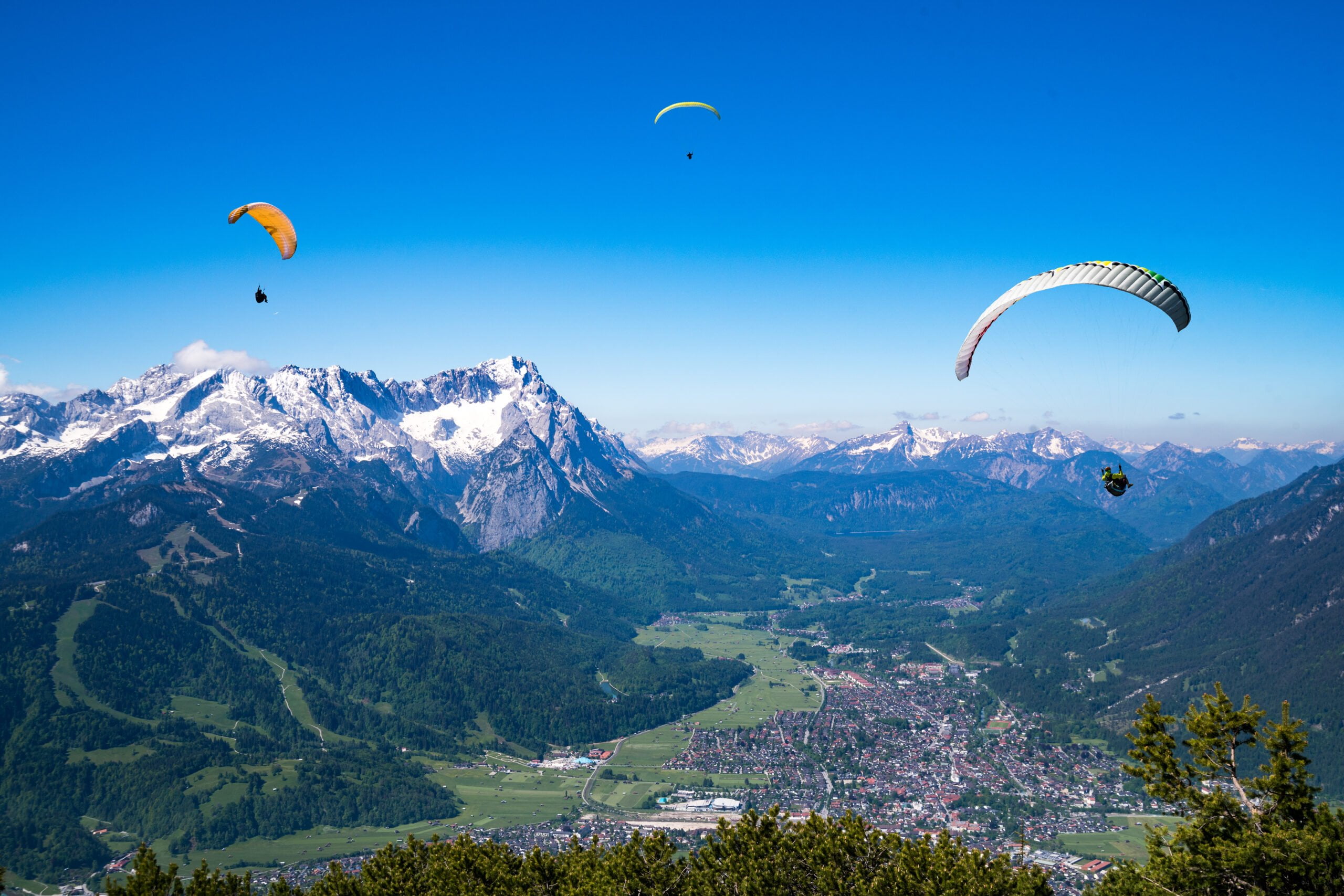 Zugspitz-Arena-Paragliding-scaled.jpg