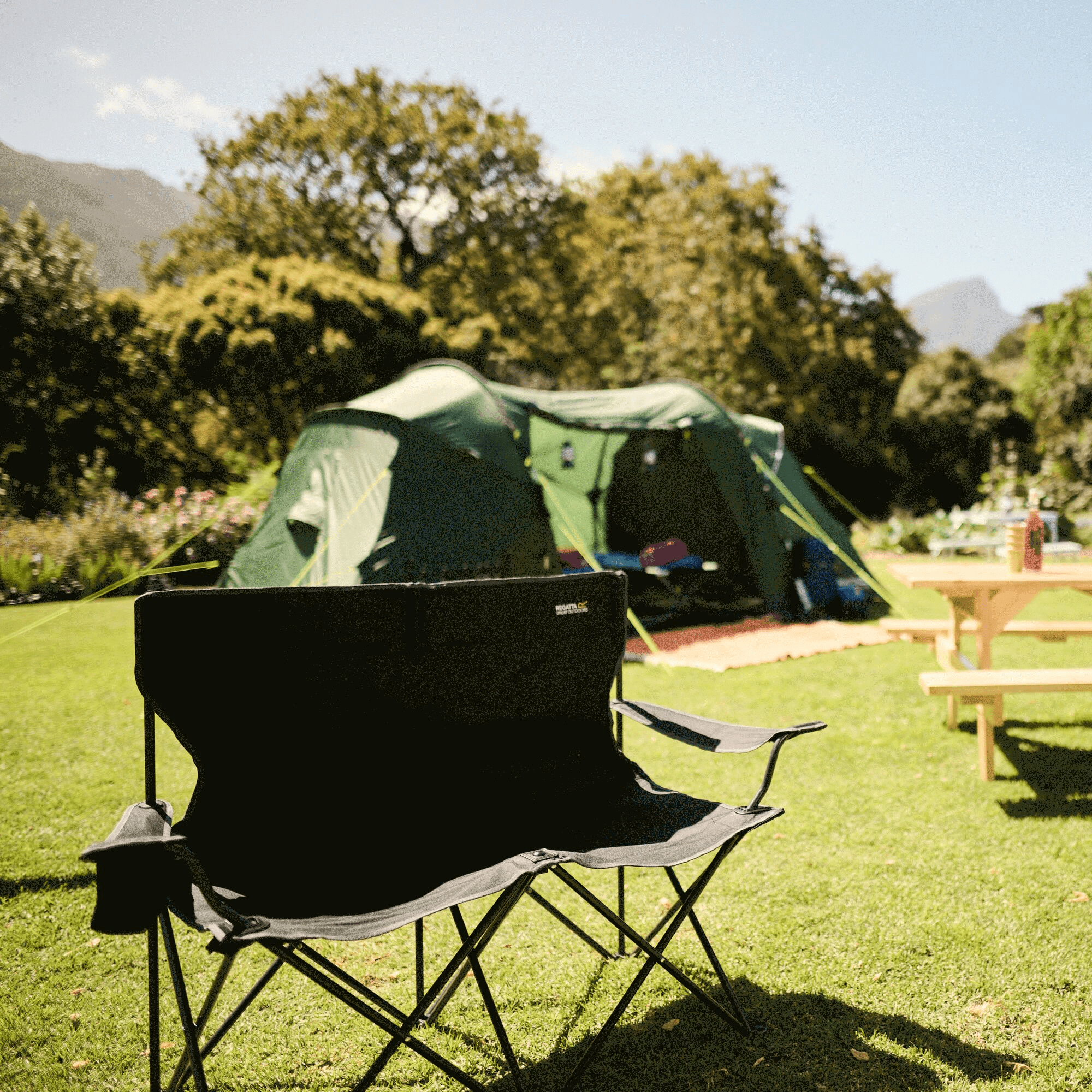 La-Redoute-SS24_CAMPING_FURNITURE-GROUP_MIDS_GIF_ISLA-DOUBLE-CHAIR-.png