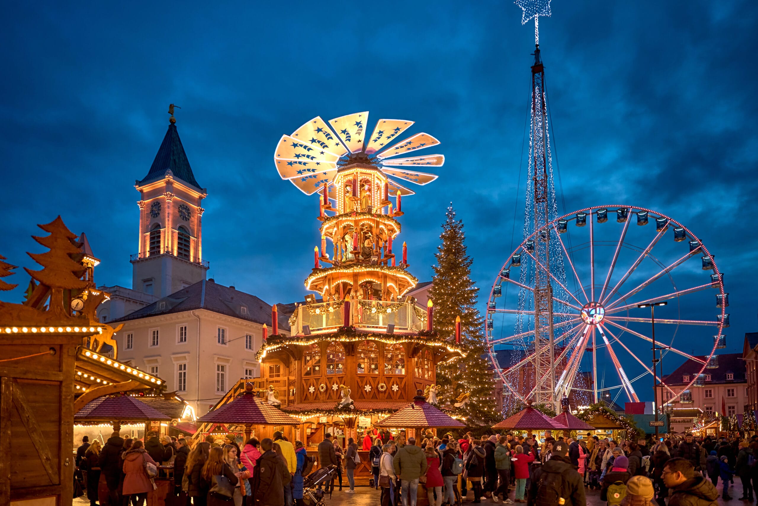 Weihnachtsmarkt_Marktplatz-Karlsruhe-l-KTG-Karlsruhe-Tourismus-GmbH-Foto_Bruno-Kelzer-81-scaled.jpg
